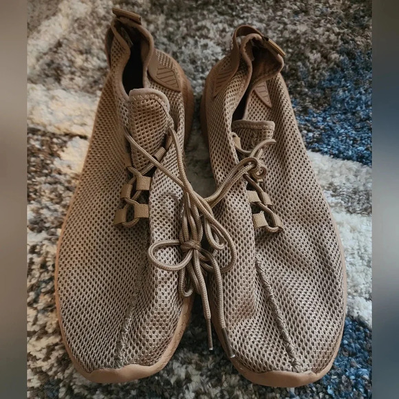 Designed 2020 Beige Mesh Men's Sneakers Rubber Sole Ultralight Non-slip Sz 45 - Picture 1 of 10